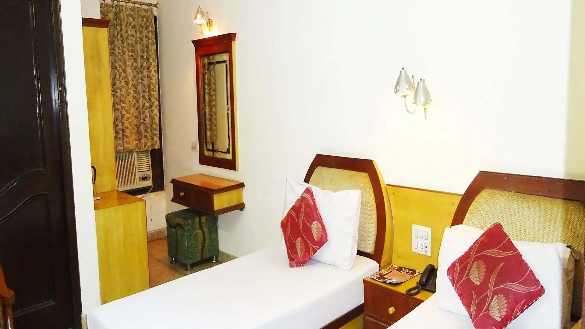 Hotel Karat 87 Delhi  2*, Delhi (National Capital Territory of India)